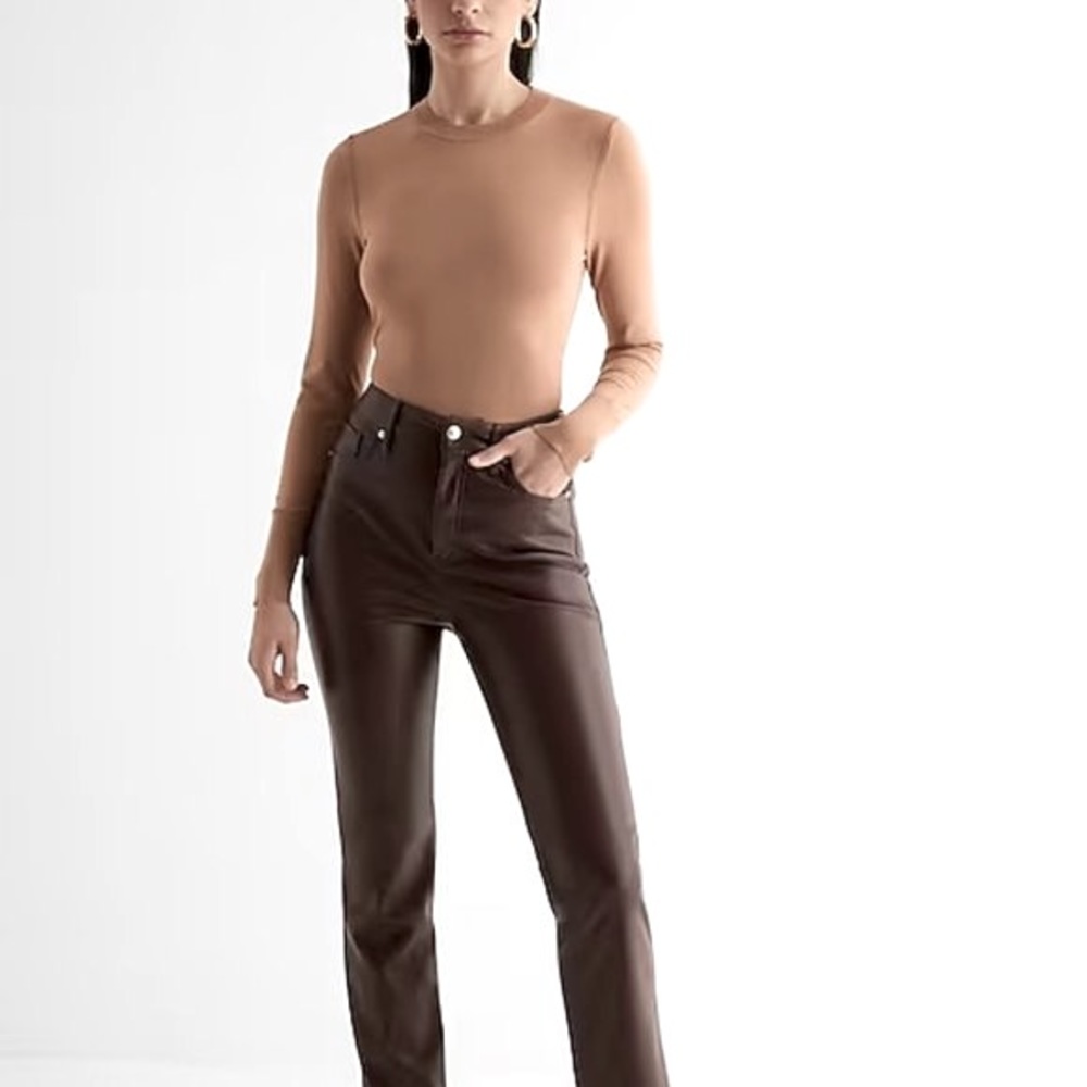 Express Silky Soft Fitted Crew Neck Knit Top in Pecan, Women's Size Medium - Picture 1 of 6